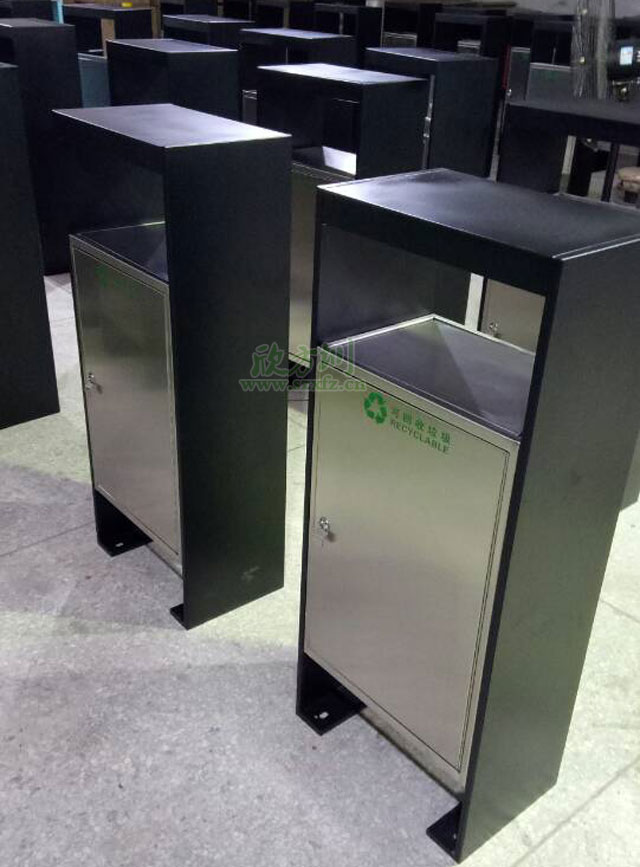 深圳小区户外摇盖不锈钢果皮箱华体会com
工厂生产图