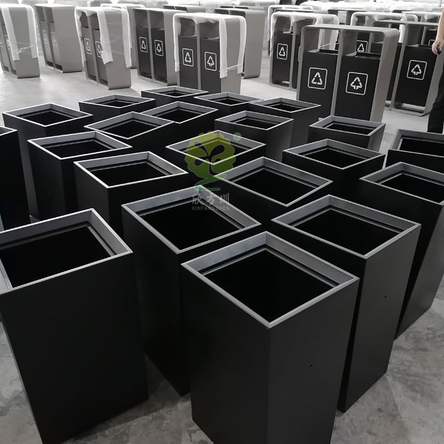 提升公共空间品质,深圳金属垃圾桶助你一臂之力