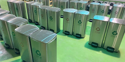 90L家用室内不锈钢脚踏三分类垃圾桶华体会com
批量生产图
