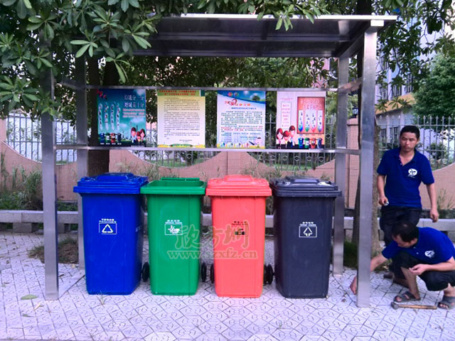 华体会com
垃圾桶厂家 为咸宁农贸市场配备塑料垃圾桶