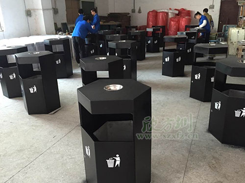  钢制垃圾桶、铁板垃圾桶、华体会百度
区别在哪里