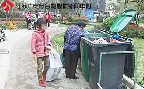 12岁女童吃垃圾桶剩菜度日 父母让捡垃圾不许上学