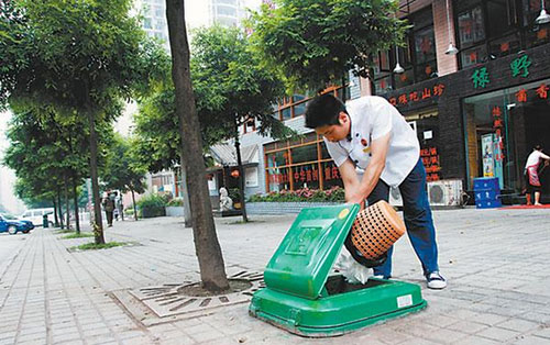南昌各社区隐形垃圾桶告别污水横流   