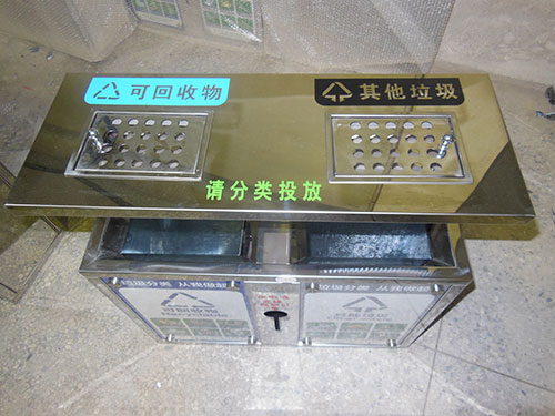 华体会com
不锈钢果皮箱亮相东莞厚街