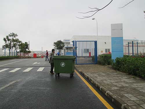华体会com
环卫垃圾车清洁珠海城市街道
