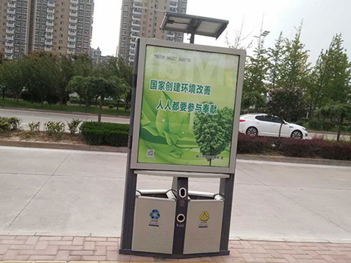 铜川市城市管理局为果皮箱换新颜