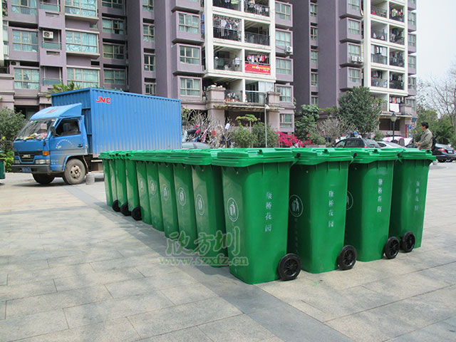 华体会com
垃圾桶厂家 为桂林市民发放塑料垃圾桶