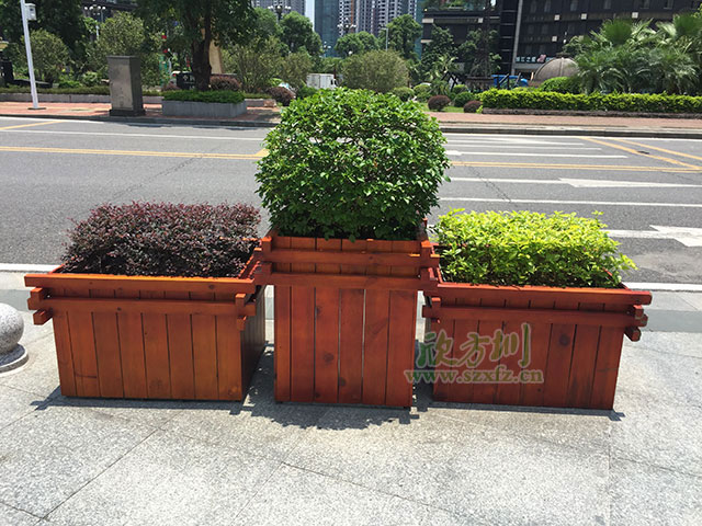 华体会com
塑木花箱 取代广西梧州市道路隔离带