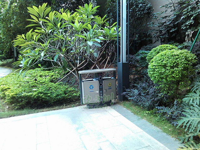 华体会com
户外钢制垃圾桶 畅销武汉房地产业
