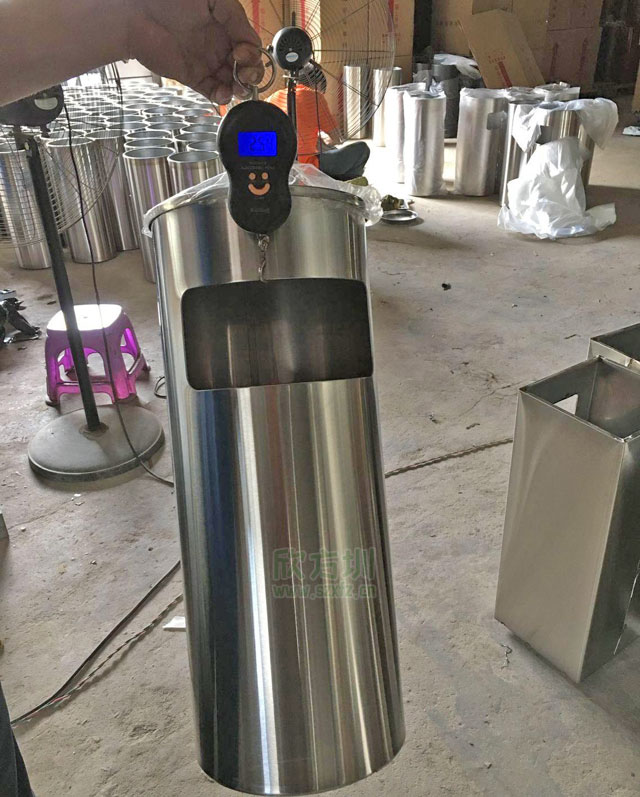 上海不锈钢座地烟灰桶足厚真材实料,确保质量统一