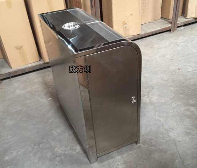 脚踏式不锈钢分类垃圾桶厂家批量生产图