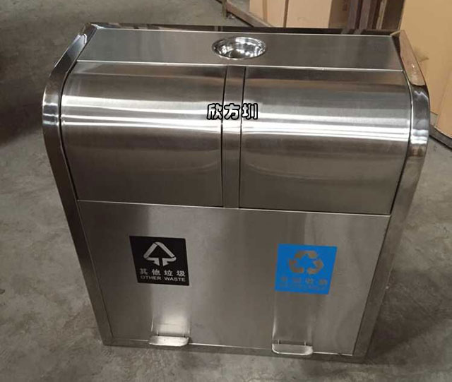 脚踏式不锈钢分类垃圾桶厂家批量生产图