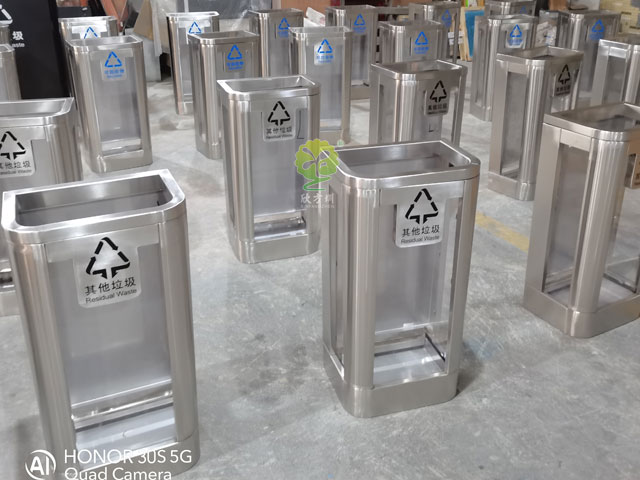 不锈钢地铁防爆垃圾桶-华体会com
车站高铁地铁垃圾桶厂家