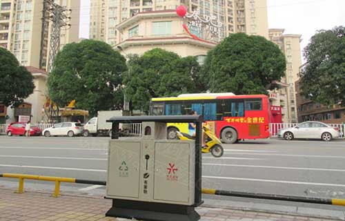  华体会com
环保垃圾桶专为清远广场定制     