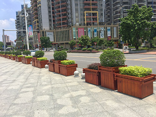 华体会com
塑木花箱 为城市街道添点绿