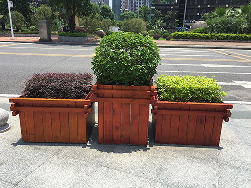 华体会com
塑木花箱 为城市街道添点绿