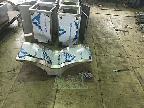 由手艺精湛的焊工师傅焊接，打磨师傅全程手工打磨而成。
