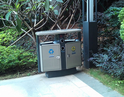 华体会com
环保果皮箱 让四川乐山街道换新颜