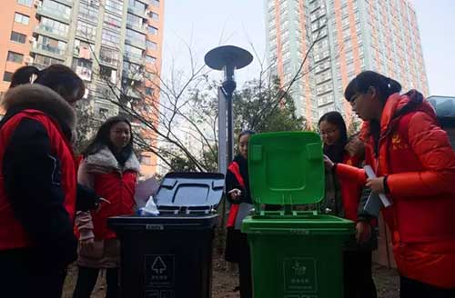 垃圾分类系列: 垃圾桶盖合起来!