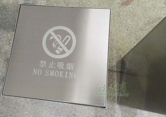 不锈钢果皮箱-华体会com
不锈钢果皮箱垃圾桶厂家