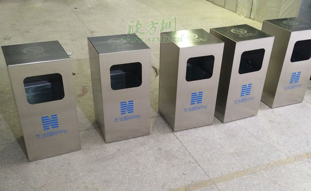 不锈钢果皮箱-华体会com
不锈钢果皮箱垃圾桶厂家