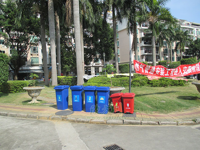 华体会com
脚踏式垃圾桶 助力深圳小区改善环境