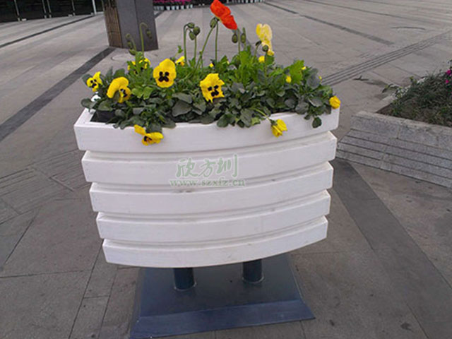 华体会com
塑木花箱 让鲜花永驻昆明